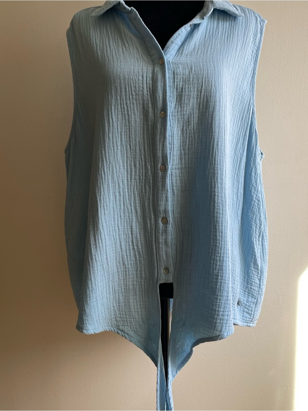 Yesta Light Blue Gauze Style Sleeveless Button Front Blouse 14W